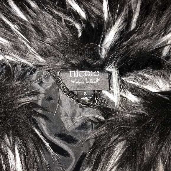 Nicole Miller black faux fur vest - Picture 3 of 4